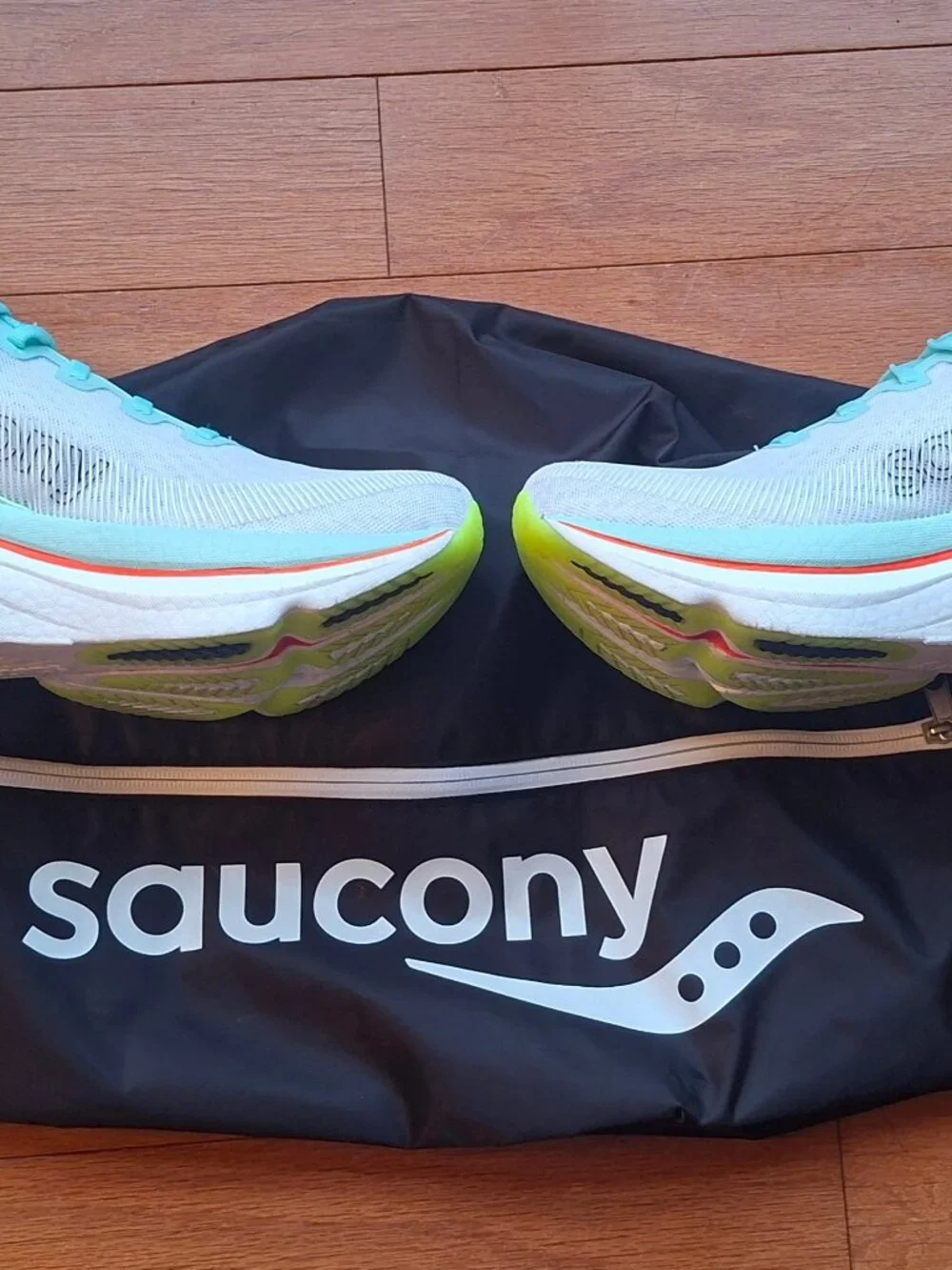 Women's Saucony Azura -Like New